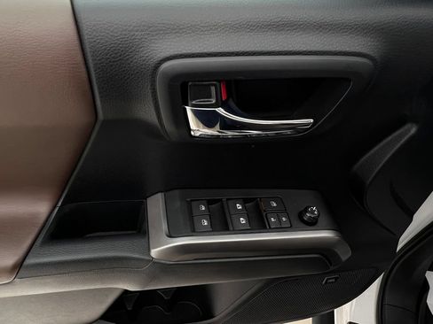 Used 2019 Toyota Tacoma Limited AWD/4WD image 23