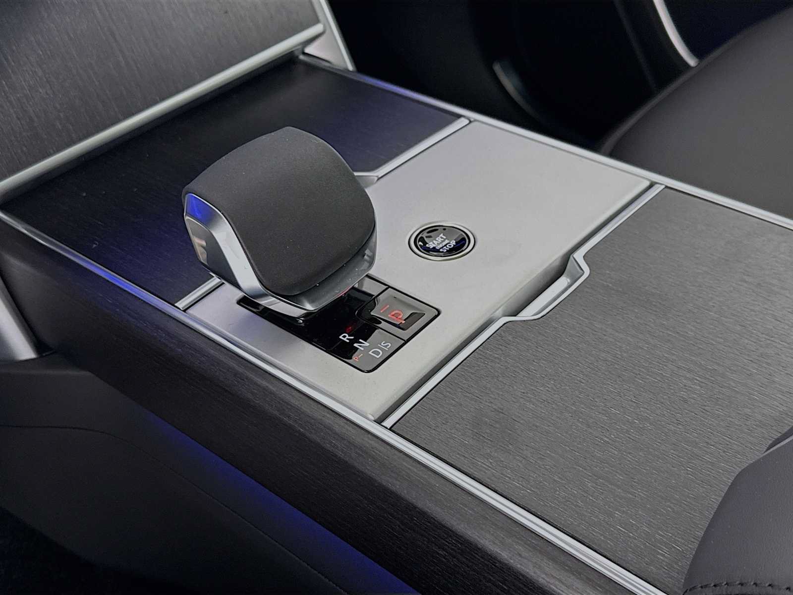 New 2026 Land Rover Range Rover Long Wheelbase SE AWD/4WD image 17