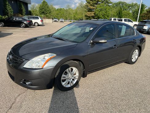 Used 2010 Nissan Altima 2.5 SL w/ SL Pkg FWD image 3