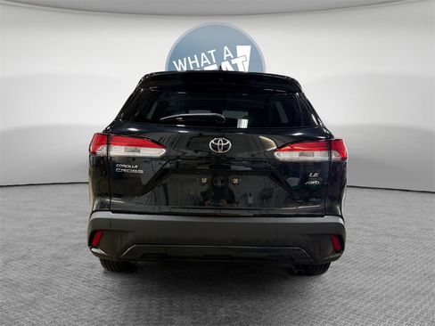Used 2022 Toyota Corolla Cross LE image 5