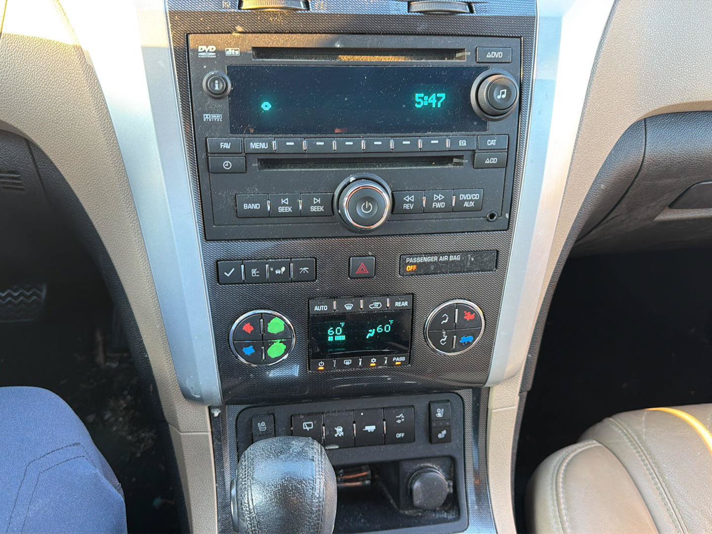 Used 2011 Chevrolet Traverse LTZ FWD image 13