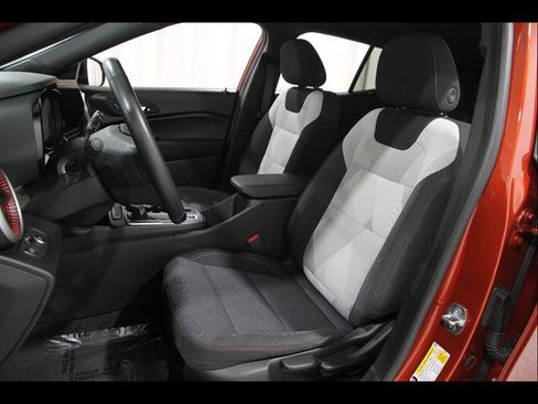 Used 2024 Chevrolet Trax RS w/ Driver Confidence Package FWD image 5