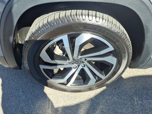 Used 2021 Volkswagen Atlas Cross Sport SEL Premium image 6