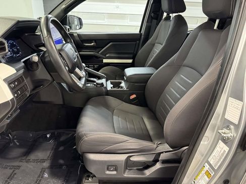 Used 2024 Toyota Tacoma TRD Off-Road image 17