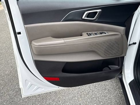 Used 2025 Kia Carnival FWD image 10