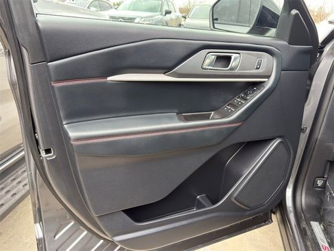 Used 2025 Ford Explorer ST-Line w/ ST-Line Street Pack image 14