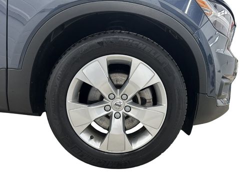 Used 2021 Volvo XC40 T5 Momentum image 9