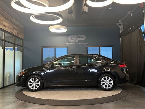 Used 2020 Toyota Corolla LE FWD image 6