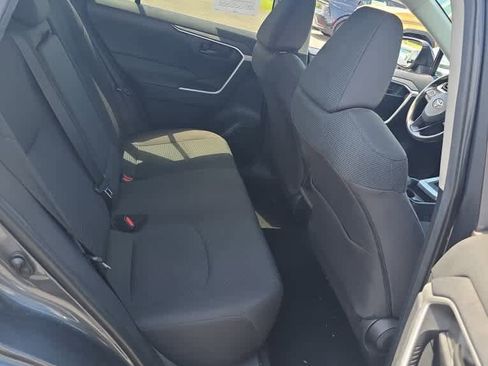 Used 2021 Toyota RAV4 LE AWD/4WD image 9