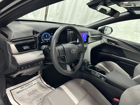 Used 2025 Toyota Camry SE image 15