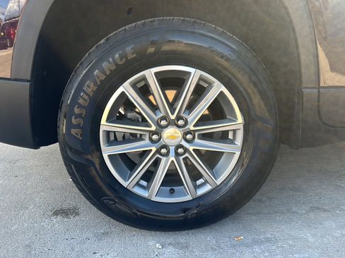Used 2023 Chevrolet Traverse LT AWD/4WD image 46