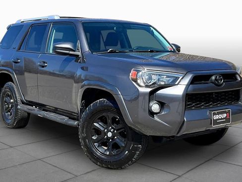 Used 2016 Toyota 4Runner SR5 AWD/4WD image 3