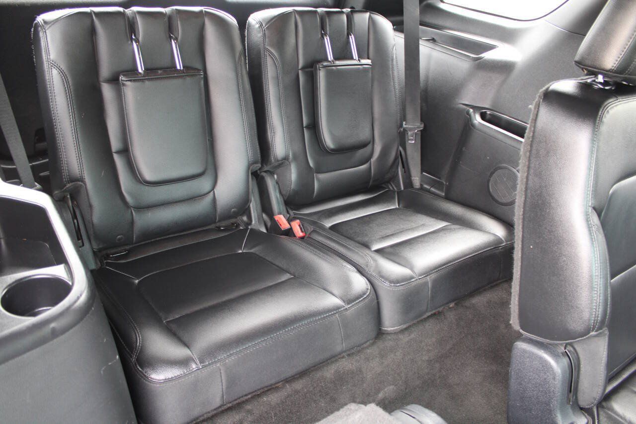 Used 2016 Ford Explorer XLT w/ Equipment Group 202A AWD/4WD image 11