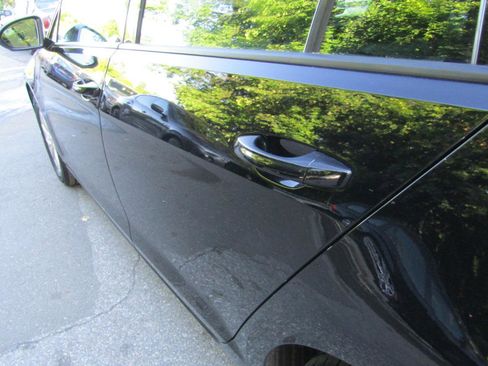 Used 2017 Volkswagen Golf S FWD image 7