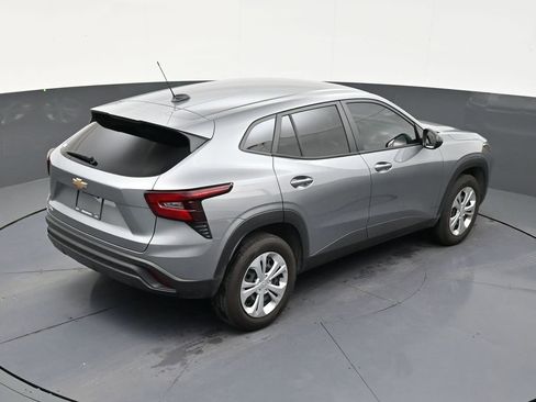 Used 2025 Chevrolet Trax LS FWD image 16