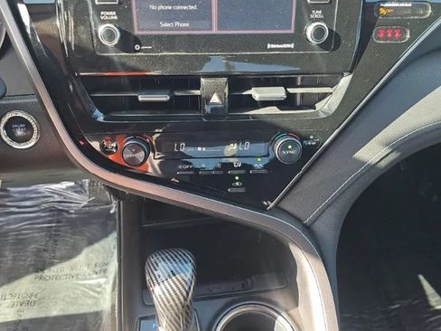 Used 2022 Toyota Camry SE w/ Convenience Package FWD image 12