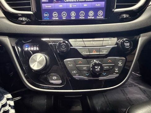 Used 2020 Chrysler Pacifica Touring-L AWD/4WD image 34