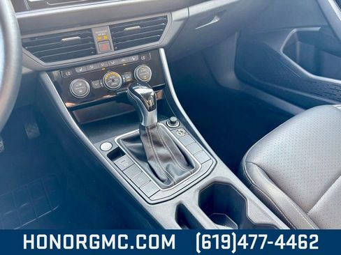 Used 2024 Volkswagen Jetta SE image 31