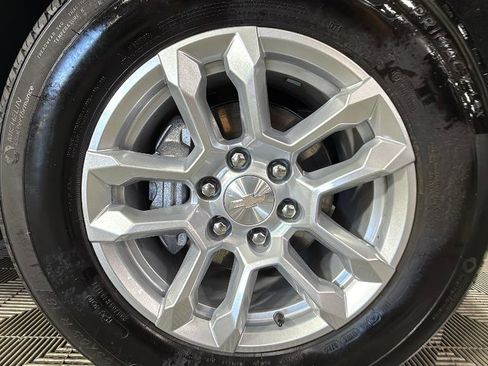 Used 2025 Chevrolet Suburban LS image 40