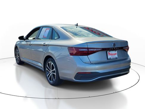 Used 2025 Volkswagen Jetta Sport FWD image 3