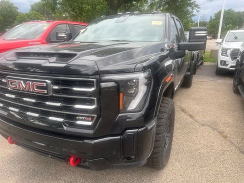 Used 2025 GMC Sierra 3500 AT4 w/ AT4 Premium Plus Package AWD/4WD image 2