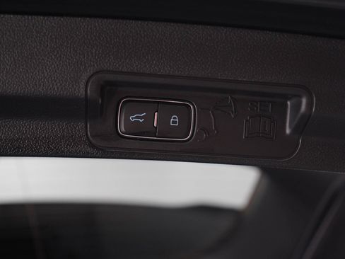Used 2023 Ford Explorer Limited w/ Limited Technology Package AWD/4WD image 18
