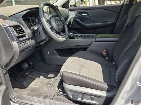 Used 2023 Nissan Rogue SV FWD image 16