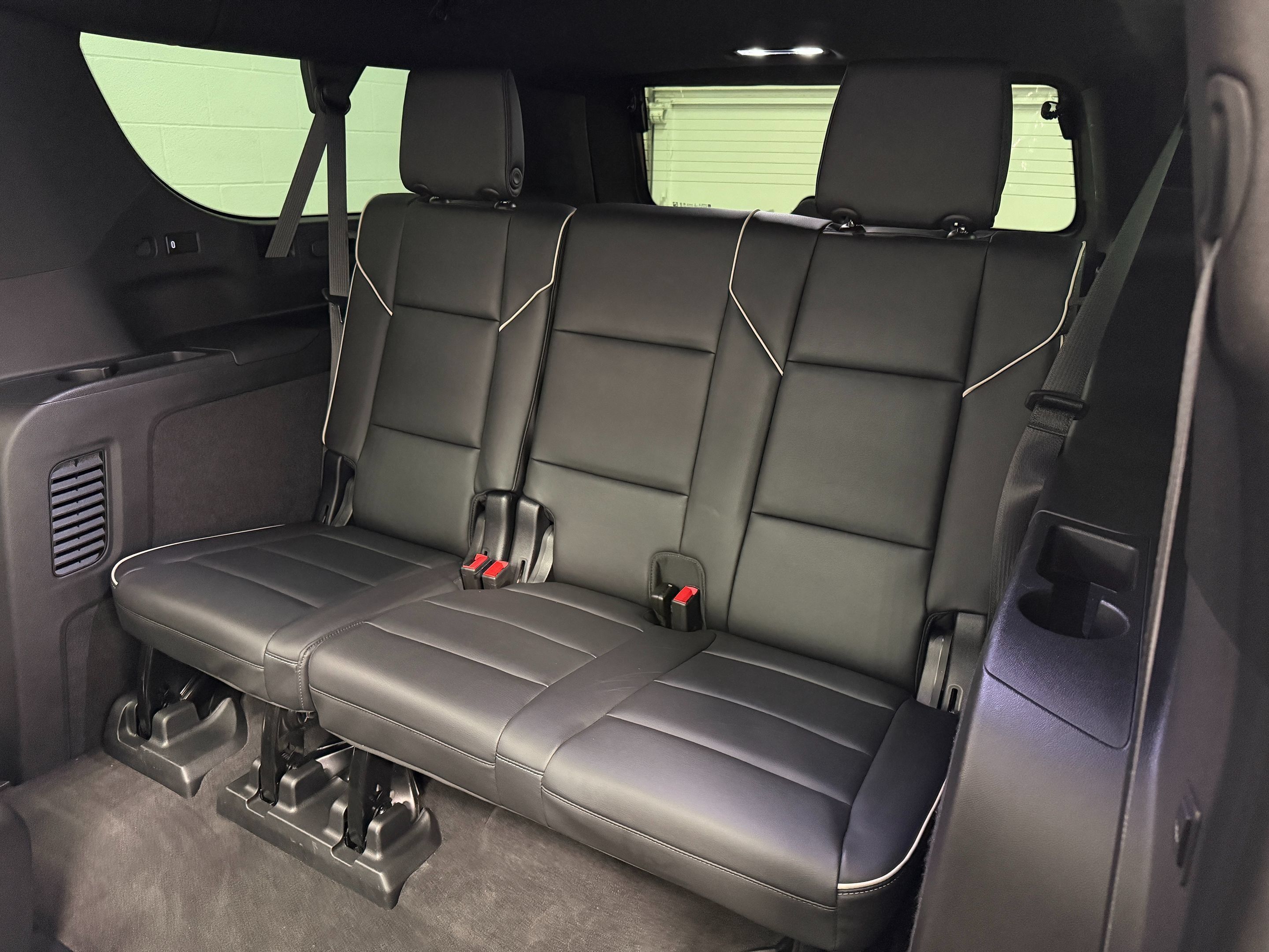 Used 2023 Cadillac Escalade ESV Premium Luxury AWD/4WD image 17