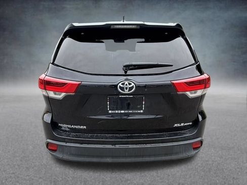 Used 2018 Toyota Highlander XLE AWD/4WD image 4