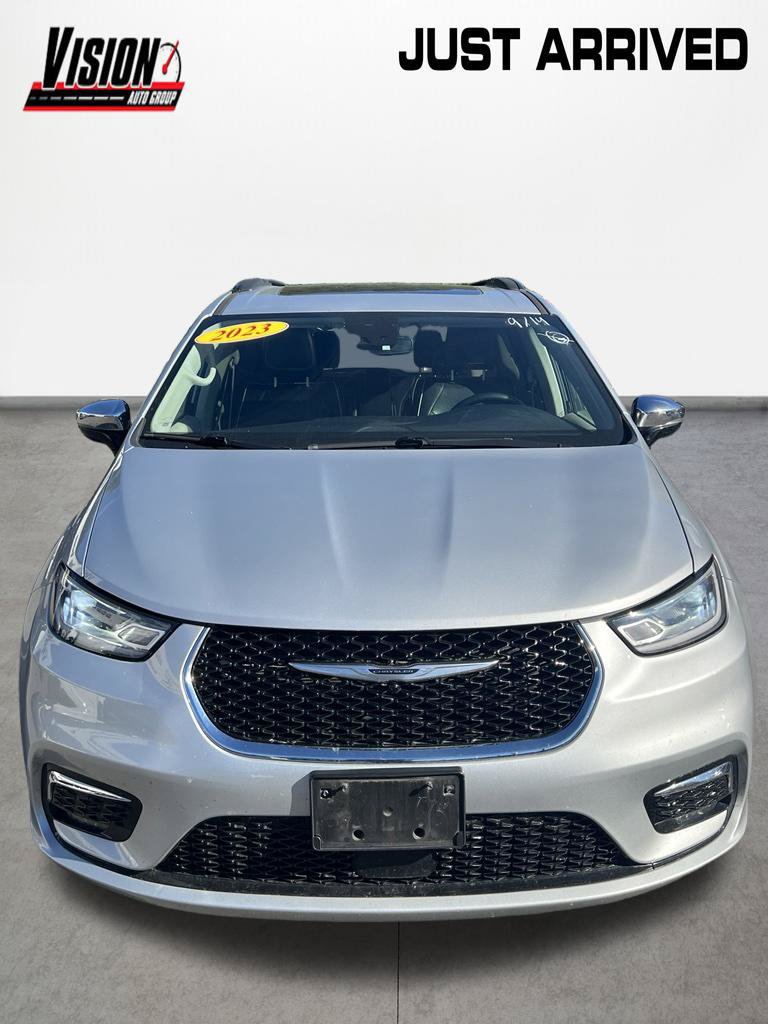 Used 2023 Chrysler Pacifica Limited FWD image 8