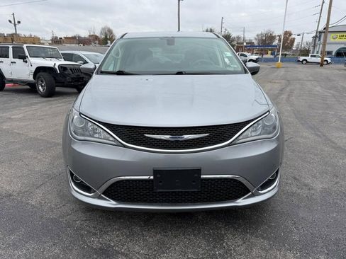 Used 2017 Chrysler Pacifica Touring Plus w/ Tire & Wheel Group image 8