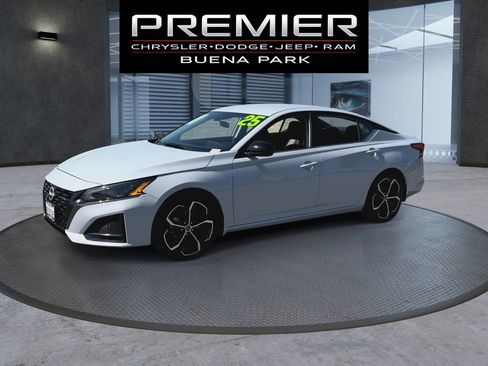 Used 2025 Nissan Altima 2.5 SR image 4