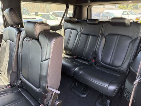 Used 2023 Jeep Wagoneer L Series II AWD/4WD image 40