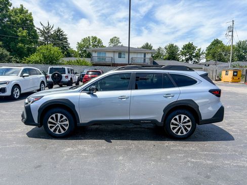 Used 2025 Subaru Outback Premium AWD/4WD image 10