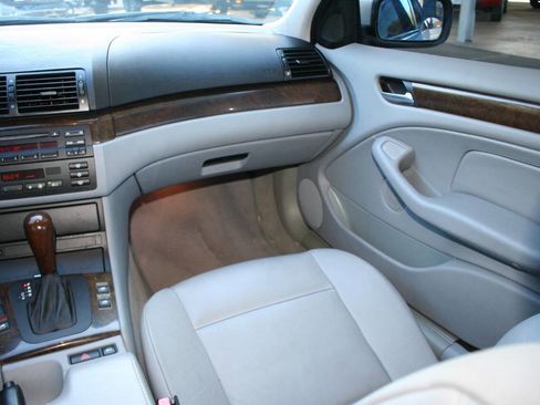 Used 2003 BMW 325i Sedan image 18