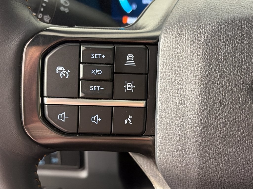 Used 2024 Ford F350 Platinum w/ Tremor Off-Road Package AWD/4WD image 17