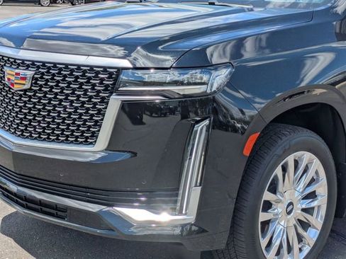 Used 2023 Cadillac Escalade Premium Luxury AWD/4WD image 9