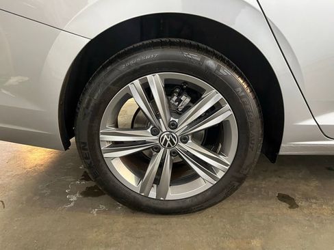 Used 2024 Volkswagen Jetta SE w/ Panoramic Sunroof Package image 32