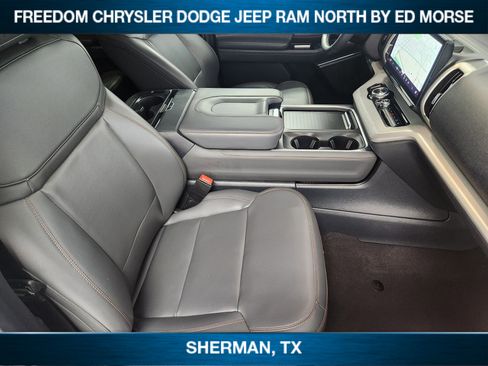 Used 2025 Ford Expedition Active AWD/4WD image 9