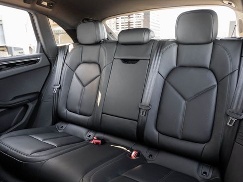 Certified 2026 Porsche Macan AWD/4WD image 29