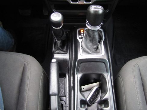 Used 2018 Jeep Wrangler Unlimited Sport S image 13