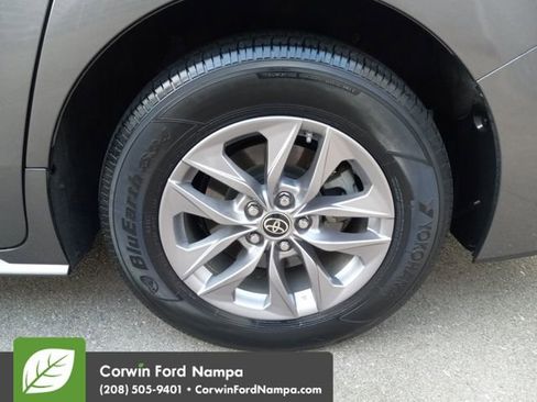 Used 2022 Toyota Sienna LE image 30