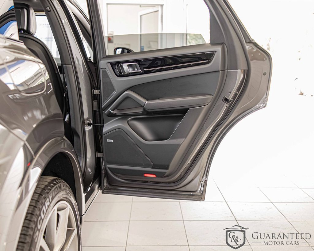 Used 2020 Porsche Cayenne E-Hybrid AWD/4WD image 44