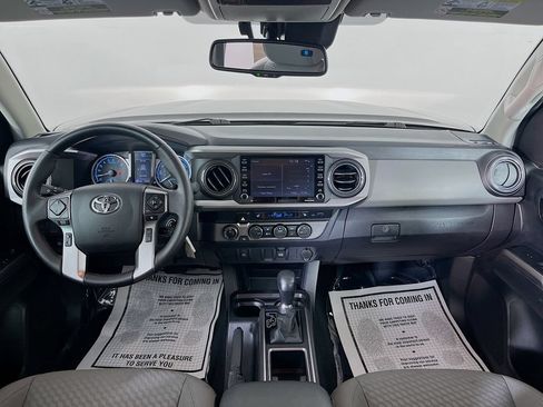 Used 2021 Toyota Tacoma SR5 AWD/4WD image 12