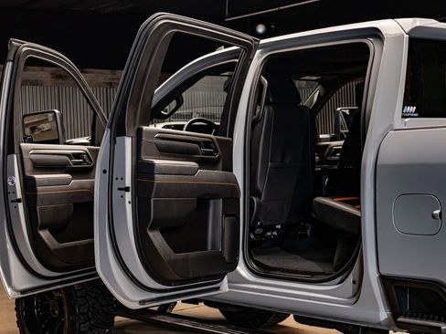 Used 2025 GMC Sierra 2500 AT4 w/ AT4 Premium Plus Package image 29