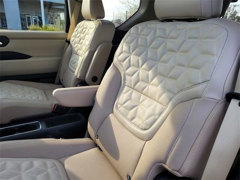 New 2025 Nissan Armada Platinum image 5