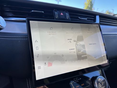 Certified 2022 Jaguar F-PACE R-Dynamic S image 25