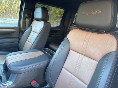 Used 2023 Chevrolet Silverado 1500 High Country w/ High Country Premium Package image 9