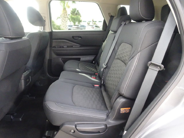 Used 2024 Nissan Pathfinder S FWD image 10