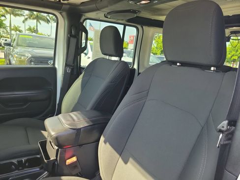 Used 2018 Jeep Wrangler Unlimited Sport AWD/4WD image 15